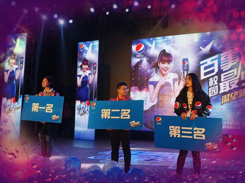 冠亚季军上台领奖